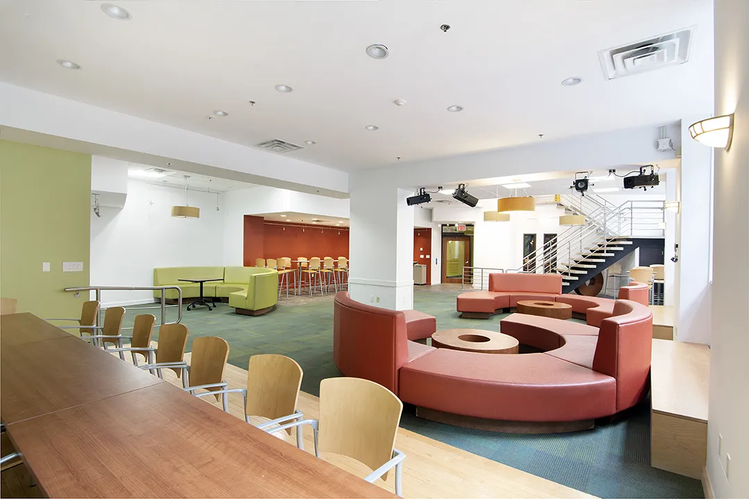 Carman Lounge